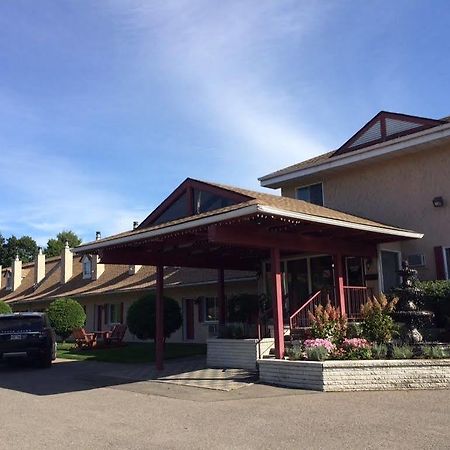 Motel Des Pentes Et Suites Saint-Sauveur-des-Monts Exterior foto