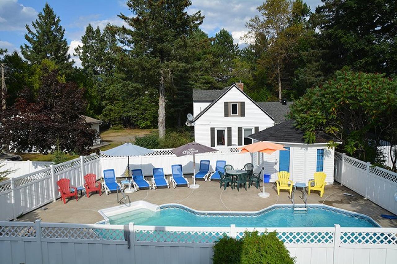 Motel Des Pentes Et Suites Saint-Sauveur-des-Monts Exterior foto